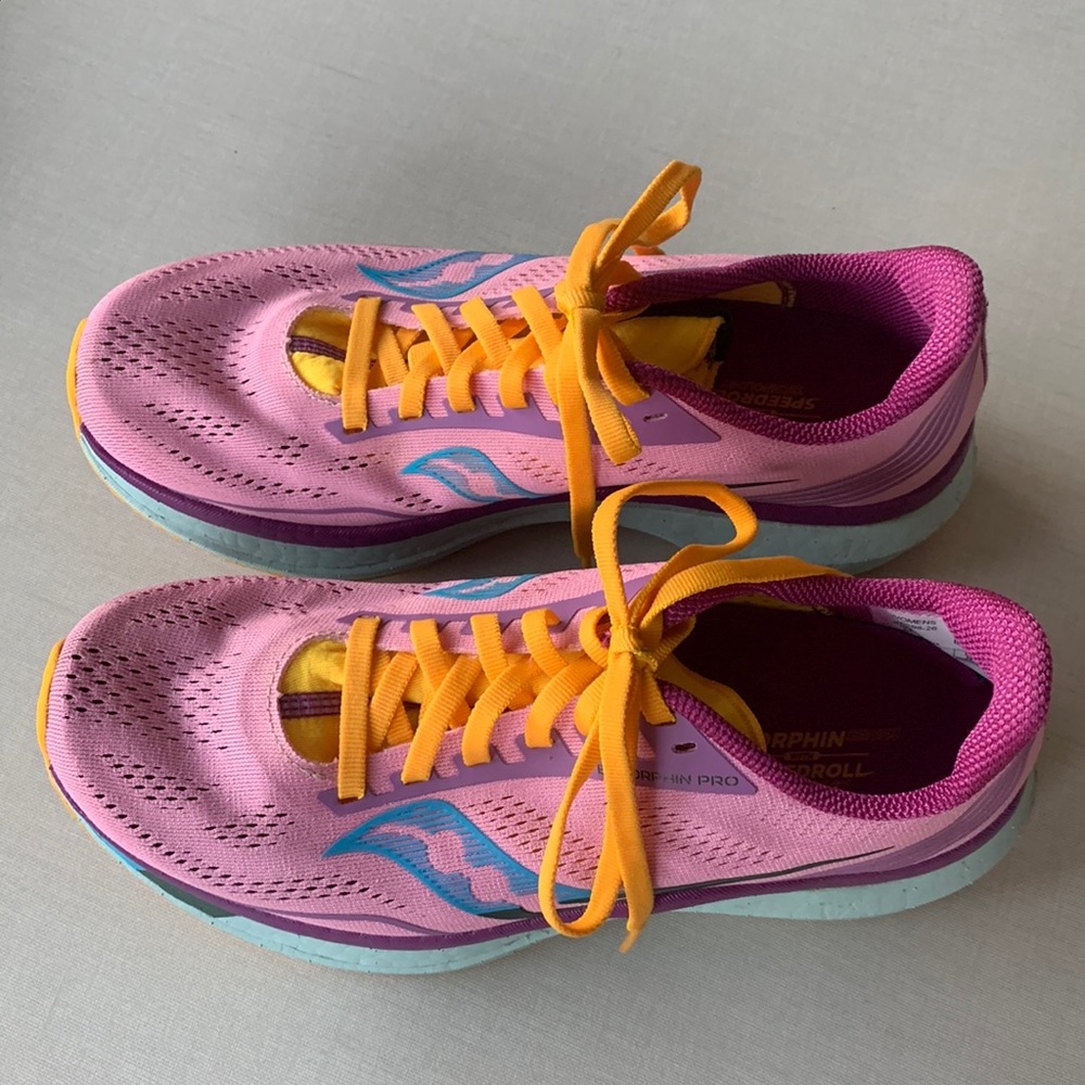 Saucony Endorphin PRO - carbon plate